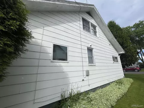 523 N Third, L'anse, MI 49946 photo 6