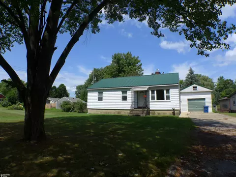 527 Arch, Vassar, MI 48768