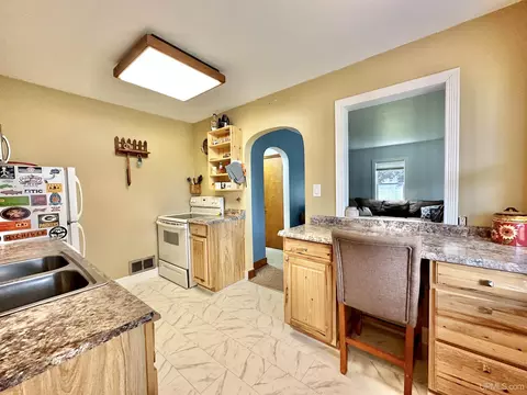 1829 S 10th, Escanaba, MI 49829 photo 2