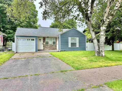 1829 S 10th, Escanaba, MI 49829