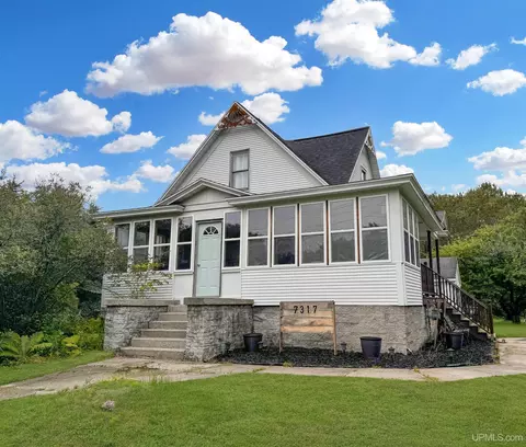 7317 County 426 M5, Gladstone, MI 49837
