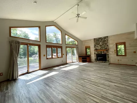 Living - 4947 Prince, Gladwin, MI 48624 photo 2 of 9