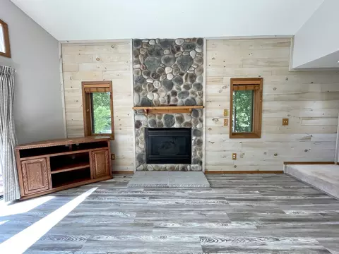 Living - 4947 Prince, Gladwin, MI 48624 photo 3 of 9