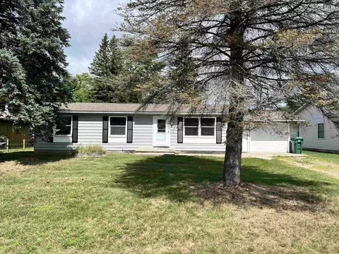 806 W Second, Gladwin, MI 48624 photo 2