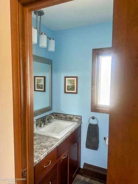 Bath - 127 Channelsyde, Algonac, MI 48001 photo 1 of 3