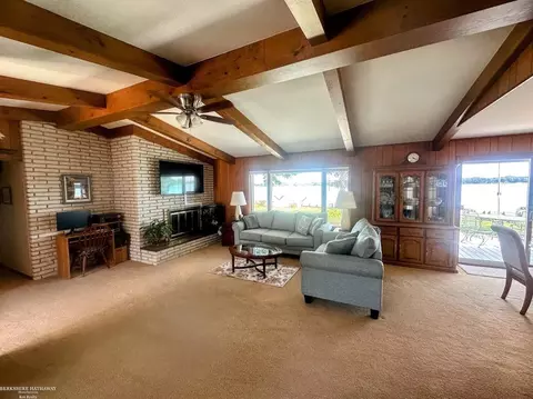 Living - 127 Channelsyde, Algonac, MI 48001 photo 2 of 5