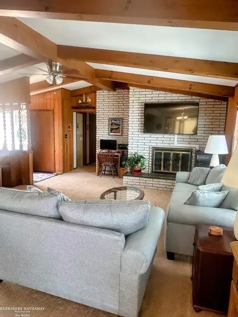 Living - 127 Channelsyde, Algonac, MI 48001 photo 4 of 5