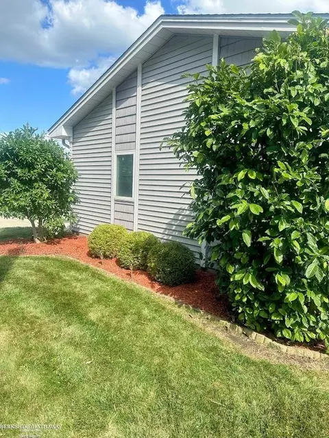 Exterior - 127 Channelsyde, Algonac, MI 48001 photo 4 of 7