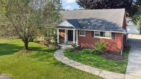 19885 W Doyle, Grosse Pointe Woods, MI 48236