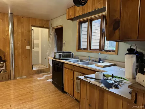 Kitchen - 237 Cliff, Mohawk, MI 49950 photo 4 of 6
