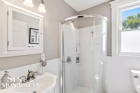 Bath - 845 Neff, Grosse Pointe, MI 48230 photo 1 of 2