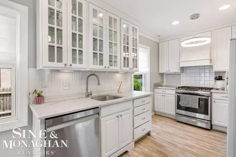 Kitchen - 845 Neff, Grosse Pointe, MI 48230 photo 2 of 4
