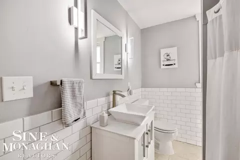 Bath - 845 Neff, Grosse Pointe, MI 48230 photo 2 of 2