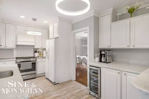 Kitchen - 845 Neff, Grosse Pointe, MI 48230 photo 3 of 4