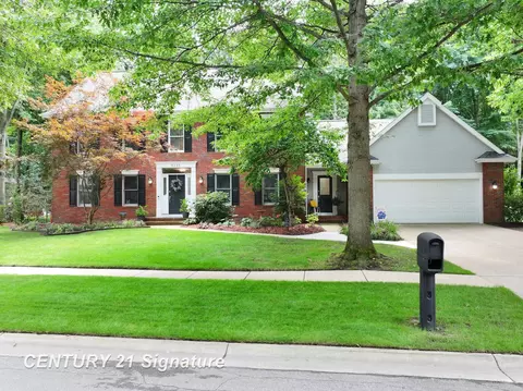 5309 Stone Rdg, Midland, MI 48640