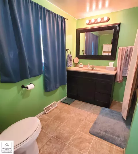 Bath - 5319 State, Davison, MI 48423 photo 1 of 2