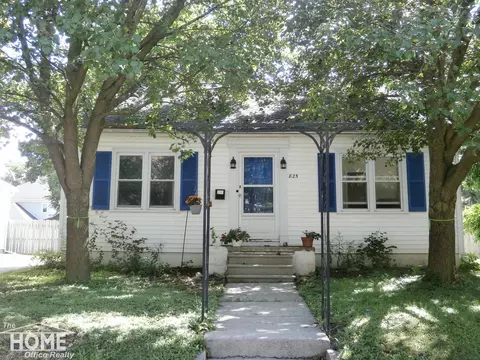 825 S Saginaw, Owosso, MI 48867