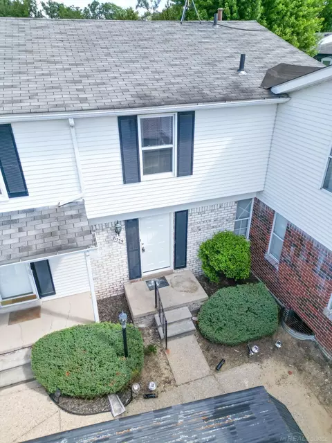 21759 Hidden Rivers, Southfield, MI 48075