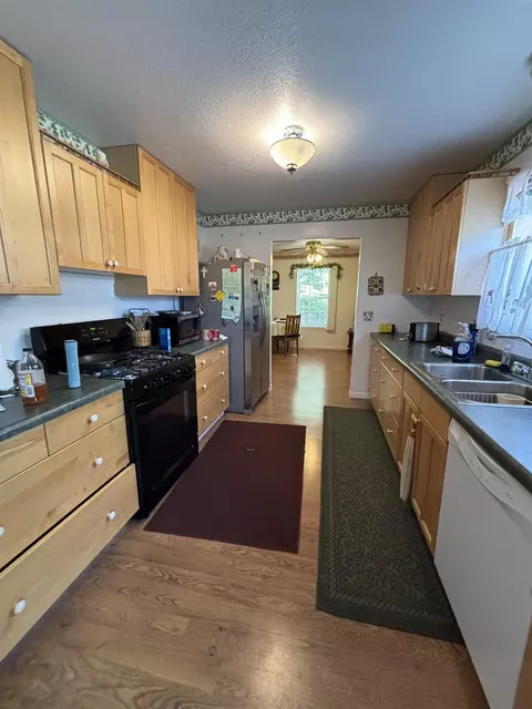 Kitchen - 8764 Lilac, Farwell, MI 48622 photo 2 of 2