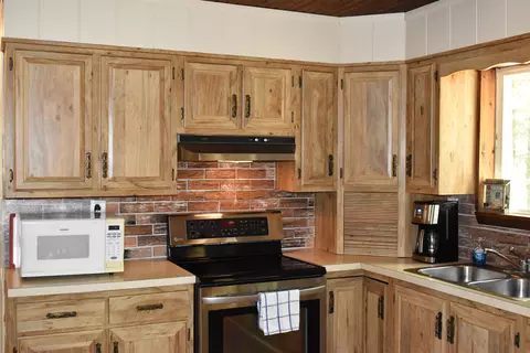 Kitchen - 4776 Lancer, Gladwin, MI 48624 photo 1 of 2