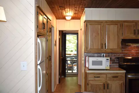 Entry Way - 4776 Lancer, Gladwin, MI 48624 photo 2 of 6