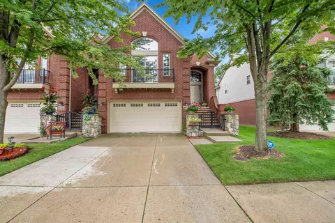 16810 Newbury, Macomb, MI 48044