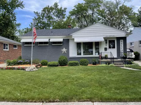 19195 Woodmont, Harper Woods, MI 48225