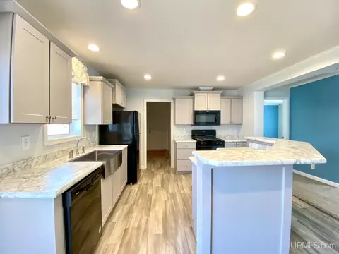 420 S S Lk, Ishpeming, MI 49849 photo 10