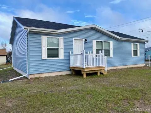 420 S S Lk, Ishpeming, MI 49849 photo 3