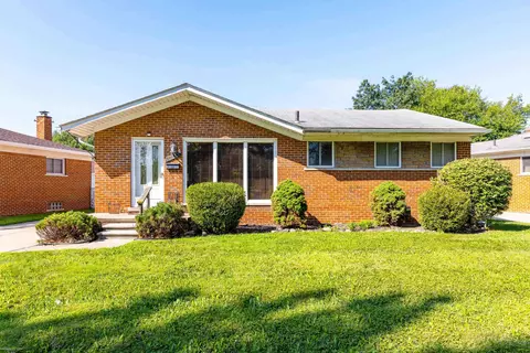 31435 E Wind, Fraser, MI 48026 photo 2