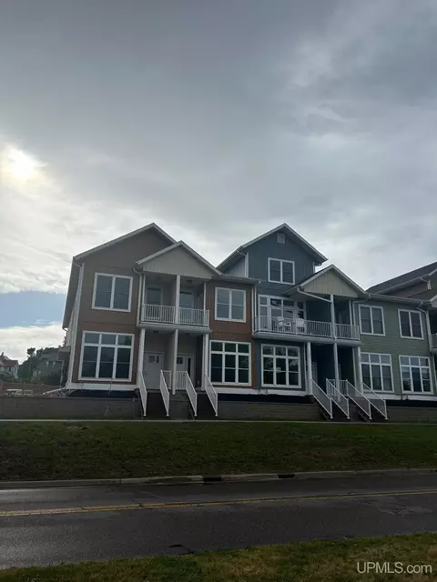 796 S Lakeshore #A/2, Marquette, MI 49855