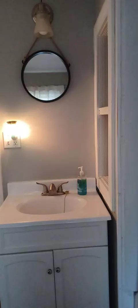 Bath - 2754 Ivan, Harrison, MI 48625 photo 2 of 3