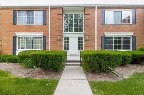 777 E Fox Hls, Bloomfield Hills, MI 48304
