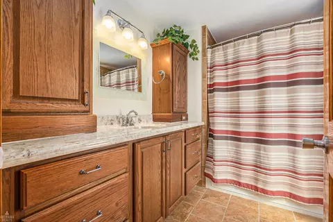 Bath - 48115 Valley Frg, Macomb, MI 48044 photo 2 of 3