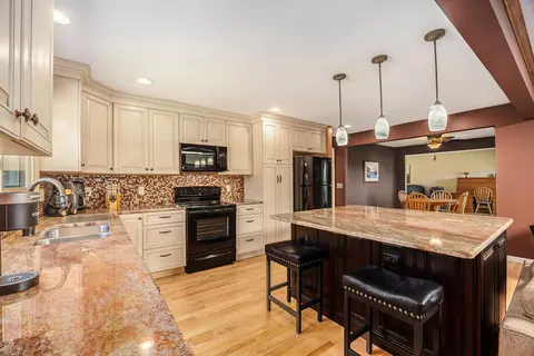 Kitchen - 48115 Valley Frg, Macomb, MI 48044 photo 1 of 4