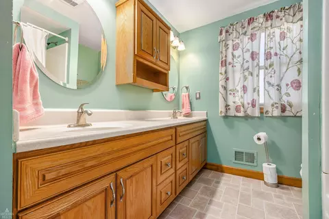 Bath - 48115 Valley Frg, Macomb, MI 48044 photo 3 of 3