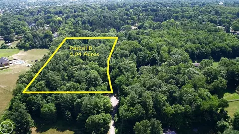 8401 Pine Knl, Bruce, MI 48065