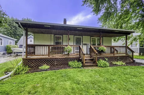 838 N 6th St, Saint Clair, MI 48079