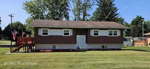 705 Saginaw, Vassar, MI 48768
