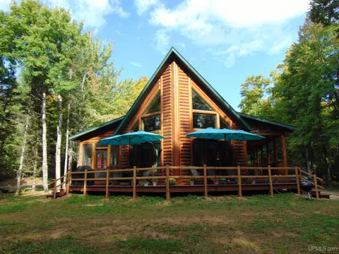 321 Robinson Lk, Trout Creek, MI 49967