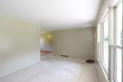6484 Laura, Flint, MI 48507 photo 4