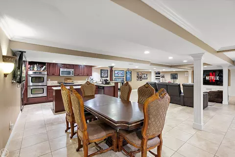 Dining - 51163 Hook, Macomb, MI 48042 photo 4 of 4