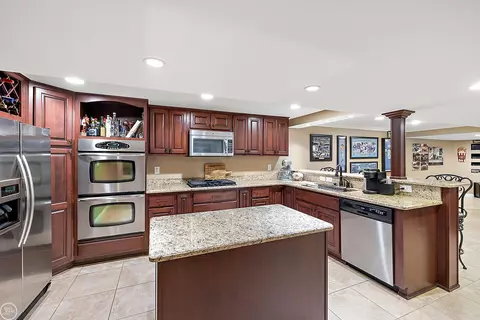 Kitchen - 51163 Hook, Macomb, MI 48042 photo 5 of 6