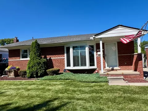 24605 Cubberness St, Saint Clair Shores, MI 48080