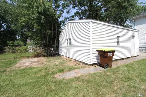Exterior - 942 E Fourth, Monroe, MI 48161 photo 7 of 9