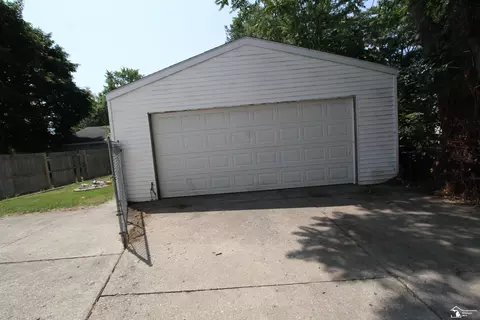 Exterior - 942 E Fourth, Monroe, MI 48161 photo 5 of 9