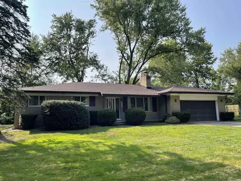 35001 Beacon Hl, Harrison Township, MI 48045