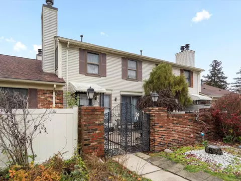 38700 Golfview UNIT 51 BUILDING#7, Clinton Township, MI 48038