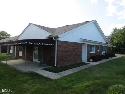 622 Country Clb, Saint Clair Shores, MI 48082