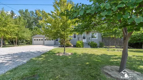 2021 Sandy Crk, Monroe, MI 48162